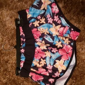 Burnside Beach water shorts size Small